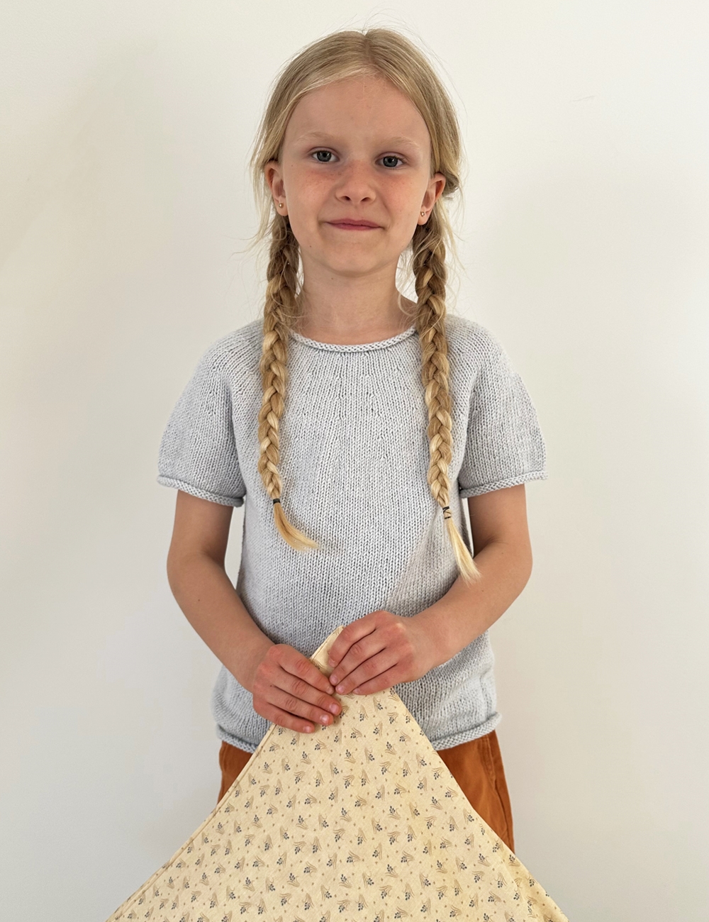 Plain Yoke Tee 20 junior knitting pattern (english) - leknit