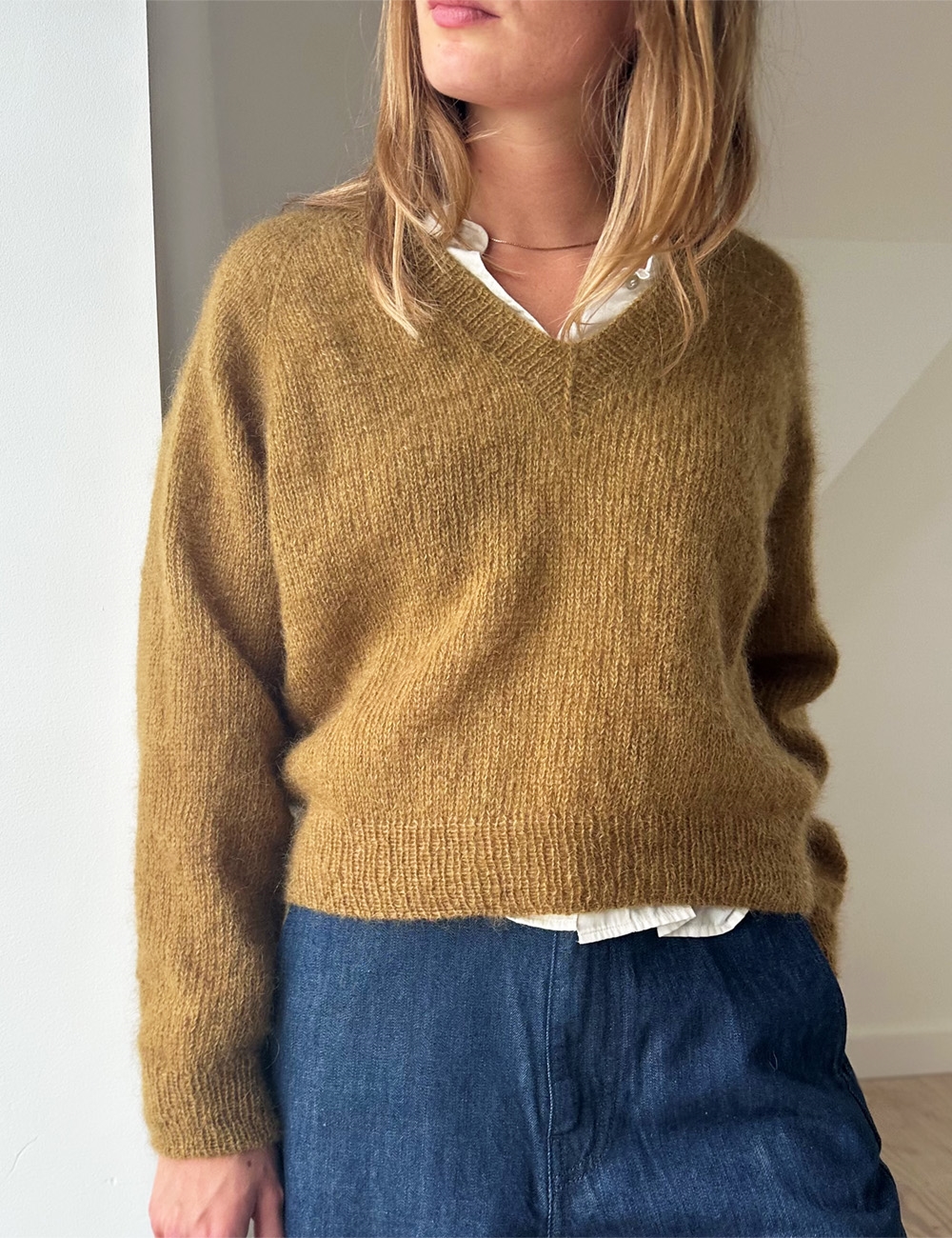 Vega V-neck knitting pattern (english) - leknit
